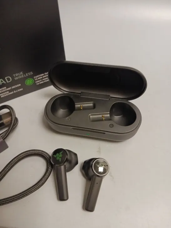 BOXED RAZER HAMMERHEAD WIRELESS HEADPHONES IN BLACK AND GREEN INCLUDES CHARGING CASE, CABLE, WRIST STRAP AND SPARE BUDS