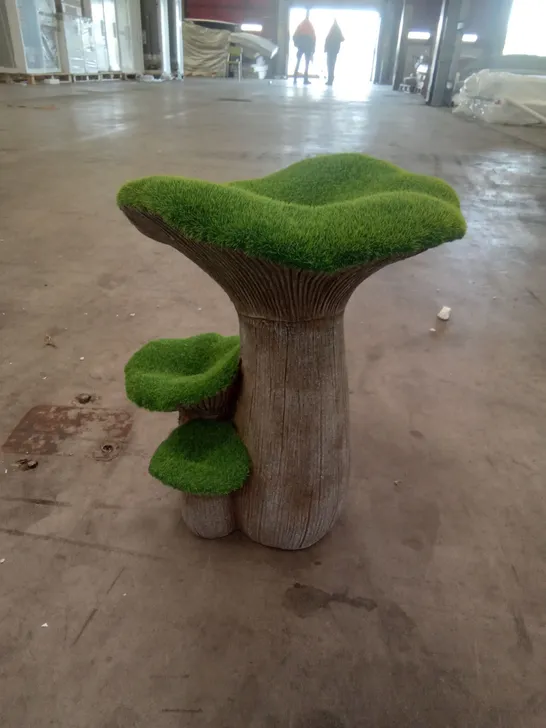 BOXED FAUX MOSS TOADSTOOL