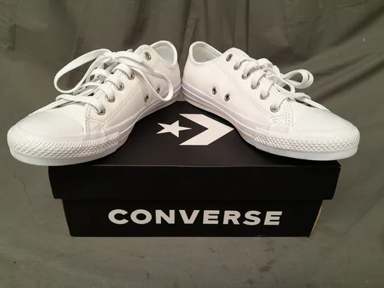 BOXED PAIR OF CONVERSE SHOES IN WHITE UK SIZE 5