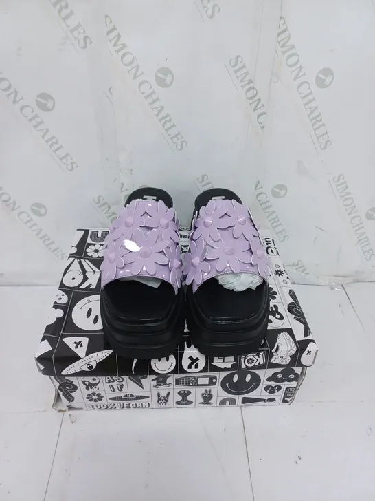 KOI FOOTWEAR LADIES BLACK WITH PURPLE FLOWERS CHUNKY SLIDERS SIZE 4