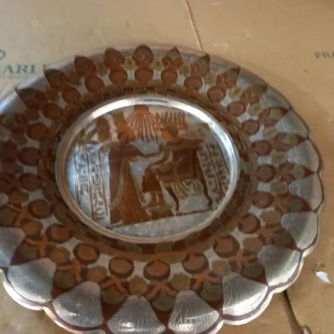 EGYPTIAN THEMED METAL PLATE - 40CM DIAMETER