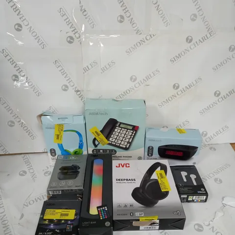 BOX OF ASSORTED ELECTRICAL ITEMS TO INCLUDE HEADPHONES, ALARM CLOCK AND LIGHT BAR