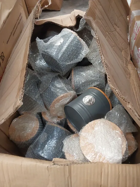 BOX TO CONTAIN A LARGE QUANTITY OF SUGAR STORAGE CANNISTERS