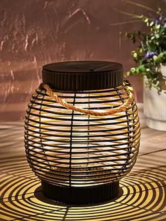 BRAND NEW BOXED VERY HOME BASKET-SHAPED CORAL BAY RATTAN SOLAR LAMP RRP £39.99