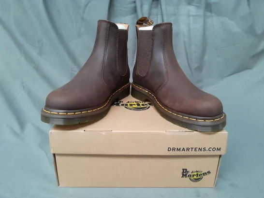 BOXED PAIR OF DR MARTENS 2976 YS ANKLE BOOTS IN DARK BROWN UK SIZE 6