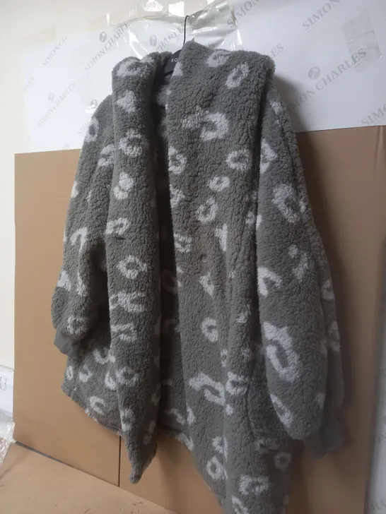 COZEEHOME SHERPA CARDIGAN GREY LEOPARD SIZE 2XL/3XL