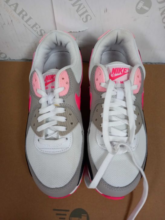 BOXED PAIR OF NIKE AIR MAX TRAINERS (WHITE/GREY/PINK), SIZE 5 UK