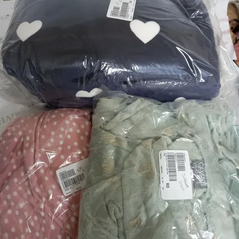 LARGE BOX OF APPROXIMATELY 15 CLOTHING ITEMS ALL IN DIFFRENT COLOURS AND SIZES 