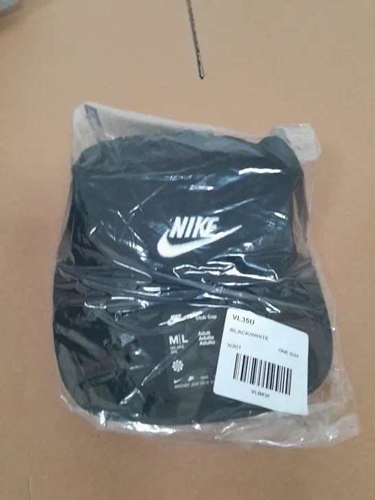 NIKE BLACK AND WHITE CAP - SIZE MEDIUM - LARGE