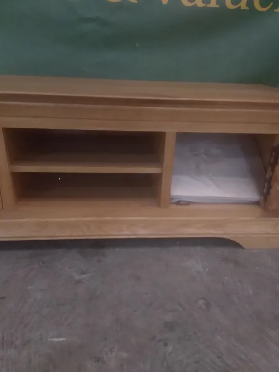 OAK TV UNIT 1 SHELF 2 DOOR