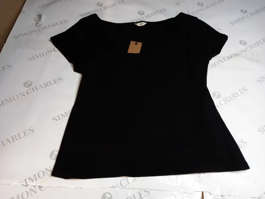 HUSH SCOOP NECK SLIM T-SHIRT IN BLACK - XL 