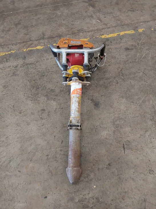 ROBEL 62.05 2 STROKE VERTICAL TAMPER - RAILWAY MAINTENANCE TOOL