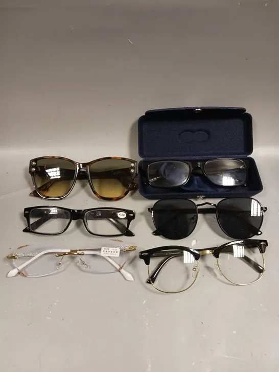 APPROXIMATELY 20 ASSORTED GLASSES/SUNGLASSES IN VARIOUS DESIGNS 