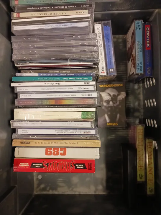 APPROXIMATELY 30 ASSORTED CD/CASSETTE ALBUMS TO INCLUDE A FLOCK OF SEAGULLS, IMAGINE DRAGONS, DAPHNE ETC 