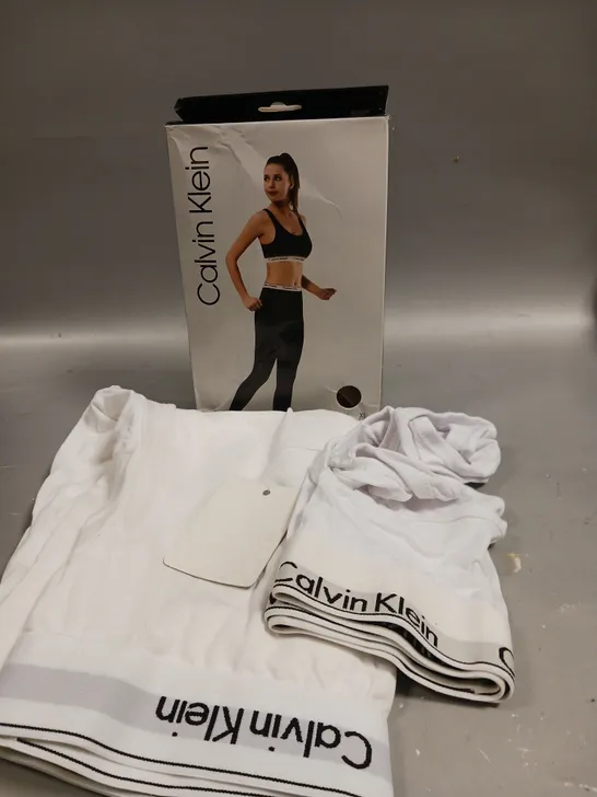 BOXED CALVIN KLEIN WOMENS GYMWEAR IN WHITE - M 