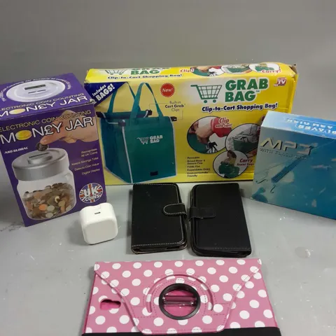 APPROXIMATELY 10 ASSORTED HOUSEHOLD PRODUCTS TO INCLUDE TABLET CASE, MONEY JAR, USB PLUGS ETC 