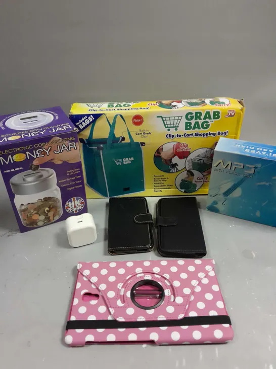 APPROXIMATELY 10 ASSORTED HOUSEHOLD PRODUCTS TO INCLUDE TABLET CASE, MONEY JAR, USB PLUGS ETC 