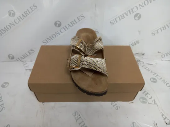 BOXED PAIR OF BONOVA SNAKE DOUBLE STRAP FOOTBED SANDALS IN TAN SNAKE SKIN PATTERN UK SIZE 6