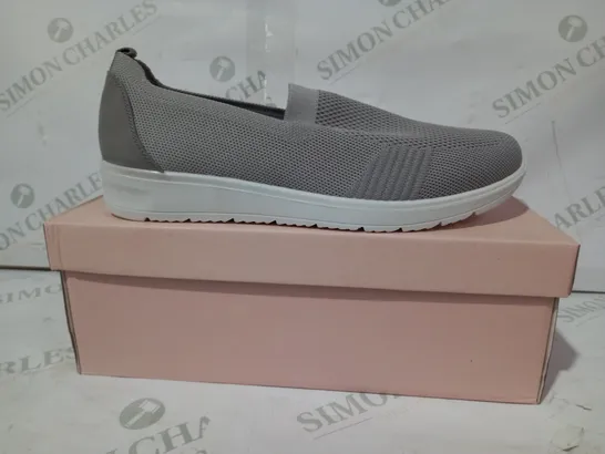 BOXED PAIR OF LA MAREY SLIP-ON SHOES IN GREY EU SIZE 39