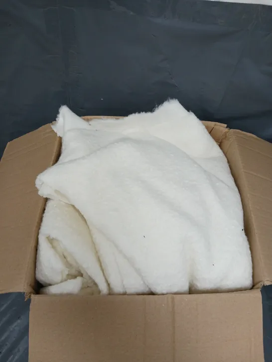 BOXED COTTON THROW 