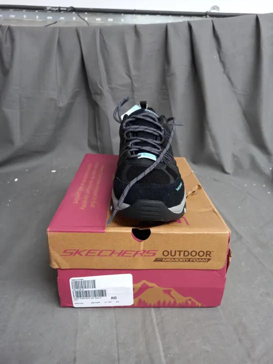 BOXED PAIR OF SKECHERS TREGO WATERPROOF HIKING BOOTS IN BLACK - SIZE 6