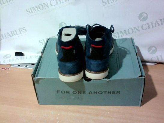 BOXED PAIR OF TOMS SIZE 10
