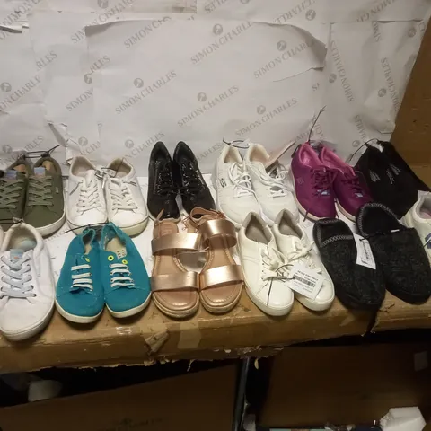 LOT OF APPROXIMATELY 12 SHOES OF VARIOUS BRANDS, SIZES, AND COLOURS TO INCLUDE VIONIC BEACH BLUE SIZE 5, BOBS FROM SKETCHERS WHITE SIZE 6, AND SKETCHERS PURPLE VEGAN SIZE 6 ETC.