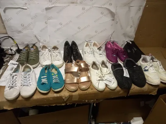 LOT OF APPROXIMATELY 12 SHOES OF VARIOUS BRANDS, SIZES, AND COLOURS TO INCLUDE VIONIC BEACH BLUE SIZE 5, BOBS FROM SKETCHERS WHITE SIZE 6, AND SKETCHERS PURPLE VEGAN SIZE 6 ETC.