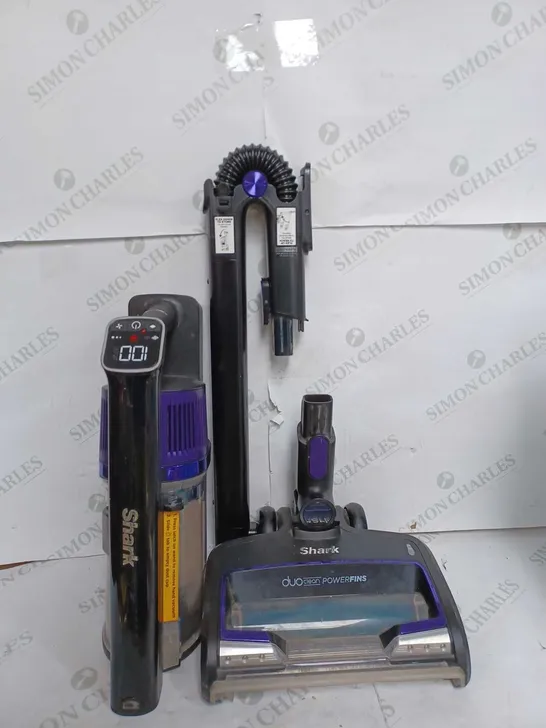 SHARK CORDLESS STICK VACUUM IZ390UKTQ