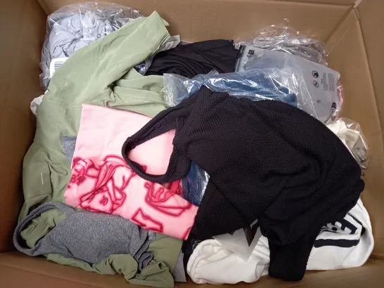 BOX OF APPROXIMATELY 25 ASSORTED CLOTHING ITEMS TO INCLUDE - BRA , SWIMSUIT , JEANS ETC