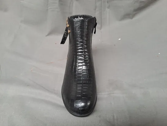 BOXED PAIR OF SOLE ANKLE BOOTS IN BLACK SIZE 3