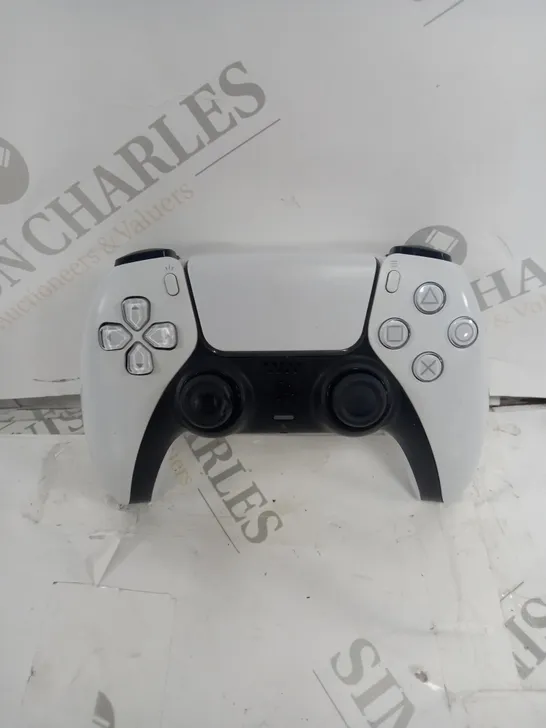 PLAYSTATION 5 CONTROLLER