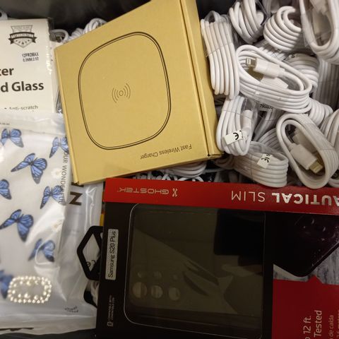 LOT OF APPROXIMATELY 30 PHONE ACCESSORIES, TO INCLUDE CHARGERS, CASES, SCREEN PROTECTORS, ETC 