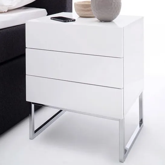 BOXED STRADA WHITE BEDSIDE CABINET IN HIGH GLOSS WITH 3 DRAWERS (1 BOX)