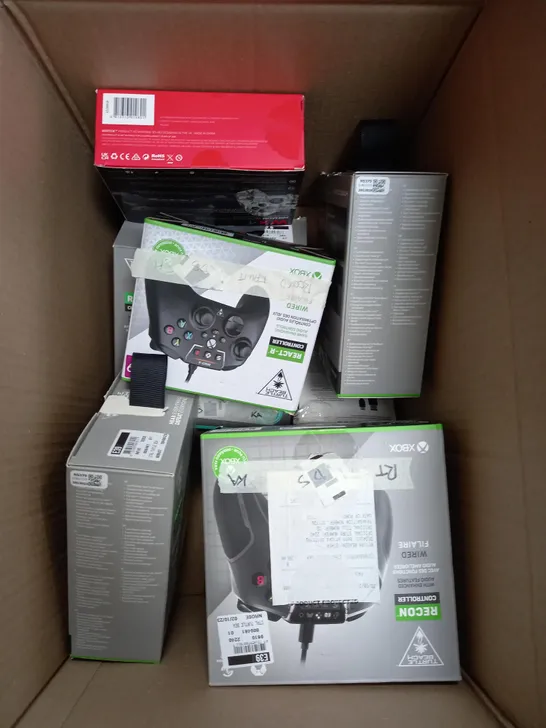 BOX OF APPROXIMATELY 10 GAMING ITEMS TO INCLUDE TURTLE BEACH CONTROLLER, BELKIN CHARGER, GIOTECK CONTROLLER ETC