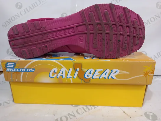 BOXED PAIR OF SKECHERS CALIES SHOES IN HOT PINK SIZE 10