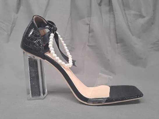 BOXED PAIR OF DESIGNER OPEN TOE HIGH BLOCK HEEL SANDALS IN IN BLACK EU SIZE 42