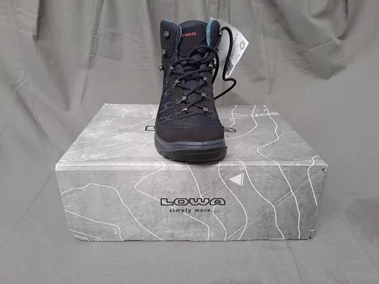 BOXED PAIR OF LOWA TAURUS PRO GTX MID SHOES IN NAVY UK SIZE 5