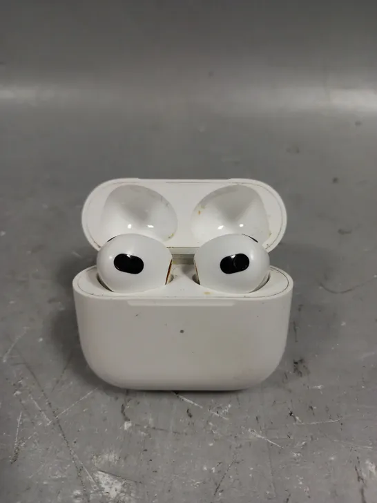 APPLE AIRPODS WITH CHARGING CASE - A2566 