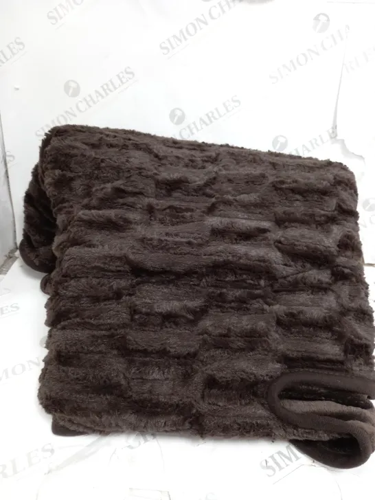 COZEE HOME HEATED TV BLANKET IN CHOCOLATE