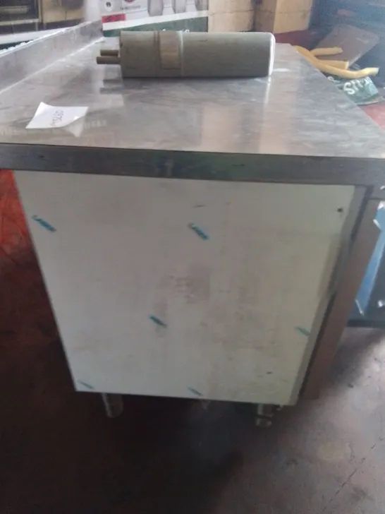 COMMERCIAL FOOD PREP COUNTER WITH UNDERSIDE CABINET STORAGE 