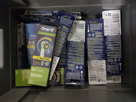 BOX OF APPROX 20 ITEMS TO INCLUDE ORAL B PRO 570 CROSS ACTION ELECTRIC TOOTHBRUSH AND ASSORTED REPLACEMENT HEADS