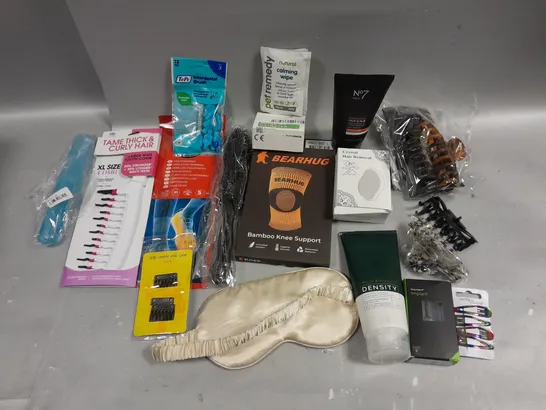 BOX OF APPROXIMATELY 15 COSMETIC ITEMS TO INCLUDE - HAIR CLIP - CRYSTAL HAIR REMOVAL - NO7 FACE SCRUB - ETC