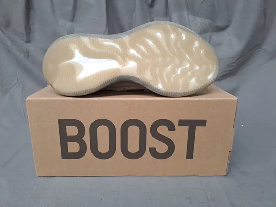 BOXED PAIR OF ADIDAS YEEZY BOOST 380 SHOES IN MULTICOLOUR UK 8