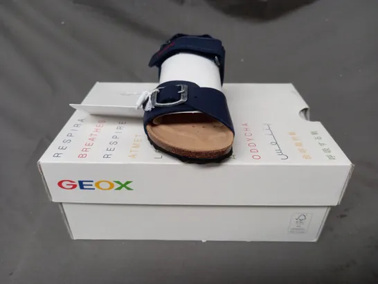 BOXED PAIR OF GEOX KIDS OPEN TOE SANDALS IN NAVY UK SIZE 7.5