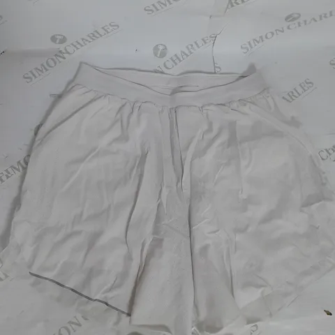 LULULEMON FAST AND FREE LINED SHORT 6" IN WHITE SIZE S