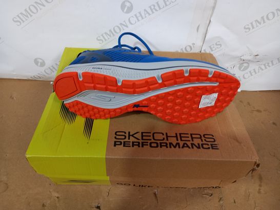 BOXED PAIR OF SKECHERS SIZE 7