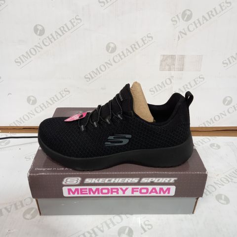 PAIR OF SKECHERS DYNAMIGHT SHOES SIZE 3 