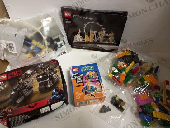 COLLECTION OF VARIOUS LEGO KITS INCL. BATMAN (761179), STUNTZ (60310) AND ARCHITECTURE (LONDON 21034)