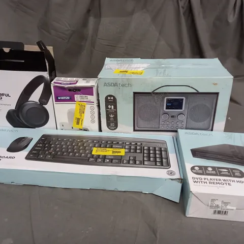 BOX OF APPROX 30 ASSORTED ELECTRICAL ITEMS TOO INCLUDE EARPHONES, RADIO AND POWER ADAPTER